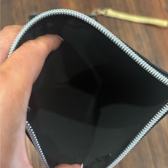 Disney Official Pair Of Mickey Travel Pouch Detachable Wristlets NWOT - Picture 3 of 5